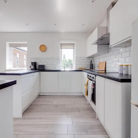 Prázdninový dům Pass The Keys Lovely 3 Bedroom Golf Club And Parking Manchester