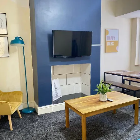 Jetson House - Luxury 4-bed With King Size Bedroom Near Etihad Feriehus