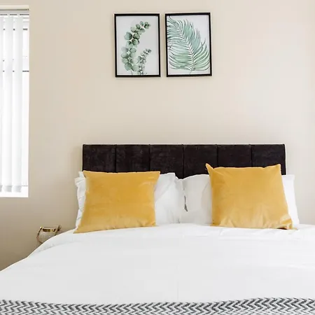 Jetson House - Luxury 4-bed With King Size Bedroom Near Etihad * Manchester