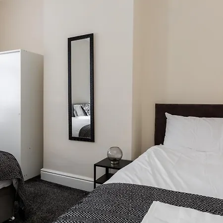 Feriehus Jetson House - Luxury 4-bed With King Size Bedroom Near Etihad Manchester