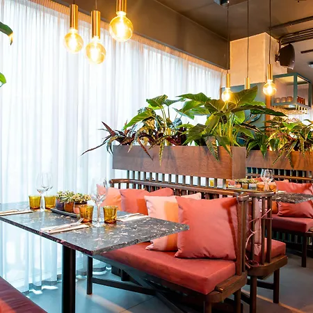 Yotel Deansgate 4* Манчестер