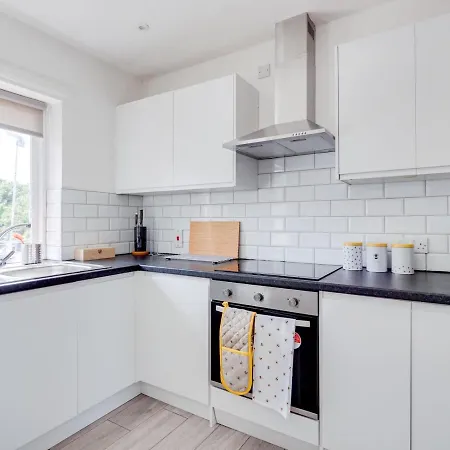 Pass The Keys Lovely 3 Bedroom Golf Club And Parking *