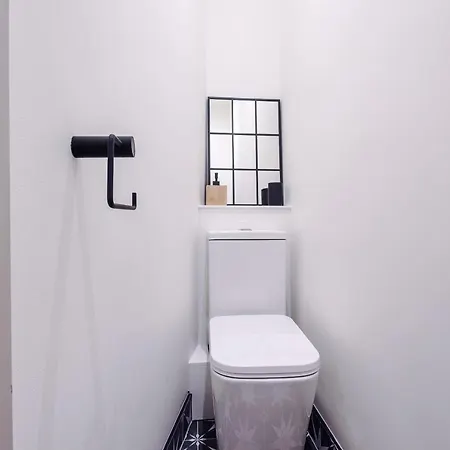 Four Bedroom Urban Hosted By Mcr Dens Holiday home *