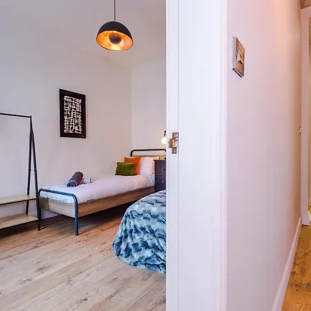 Four Bedroom Urban Hosted By Mcr Dens Holiday home *