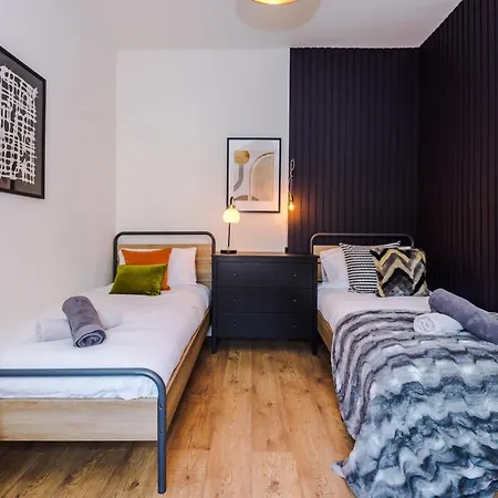 Four Bedroom Urban Hosted By Mcr Dens Holiday home Manchester