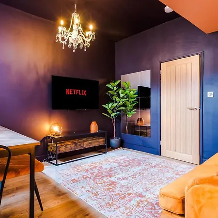 Holiday home Four Bedroom Urban Hosted By Mcr Dens