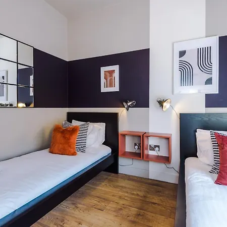 Four Bedroom Urban Hosted By Mcr Dens Holiday home
