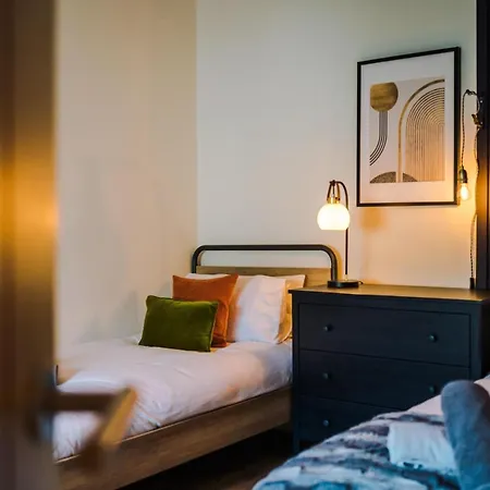 Holiday home Four Bedroom Urban Hosted By Mcr Dens Manchester