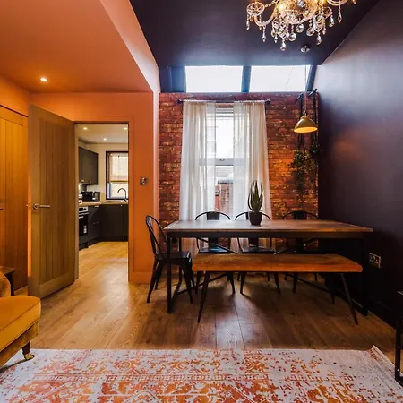Four Bedroom Urban Hosted By Mcr Dens Holiday home Manchester