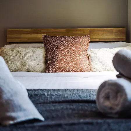 Four Bedroom Urban Hosted By Mcr Dens Manchester