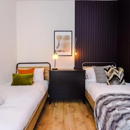 Holiday home Four Bedroom Urban Hosted By Mcr Dens Manchester