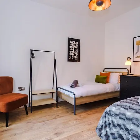 Holiday home Four Bedroom Urban Hosted By Mcr Dens