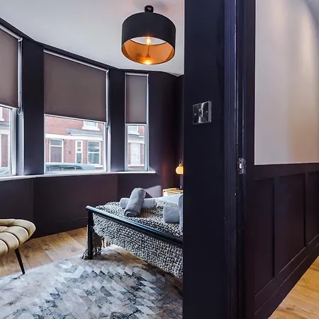 Four Bedroom Urban Hosted By Mcr Dens Holiday home Manchester