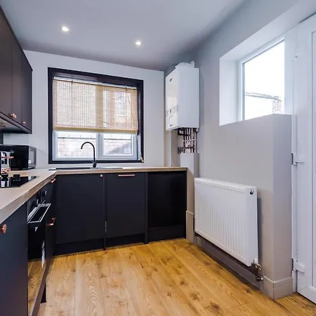 Four Bedroom Urban Hosted By Mcr Dens Holiday home