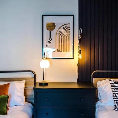Four Bedroom Urban Hosted By Mcr Dens Holiday home Manchester