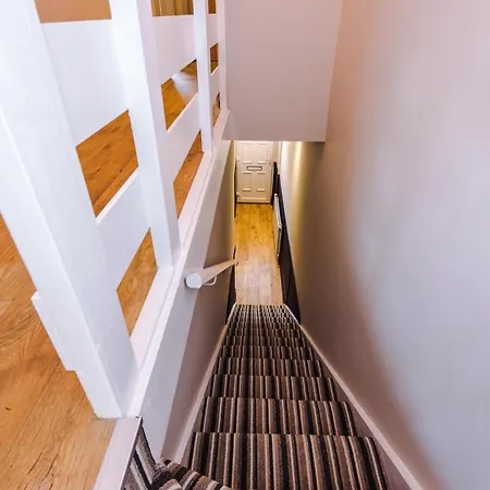 Four Bedroom Urban Hosted By Mcr Dens Holiday home