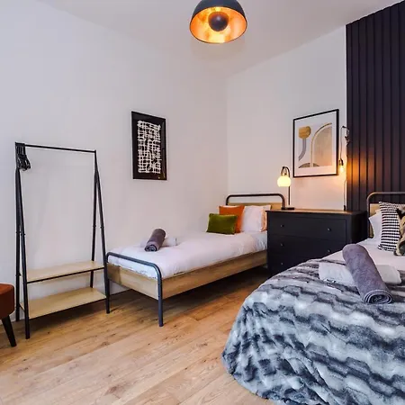 Holiday home Four Bedroom Urban Hosted By Mcr Dens