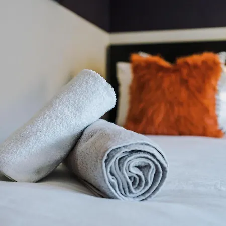 Four Bedroom Urban Hosted By Mcr Dens * Manchester