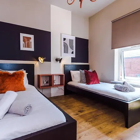 Four Bedroom Urban Hosted By Mcr Dens Holiday home Manchester