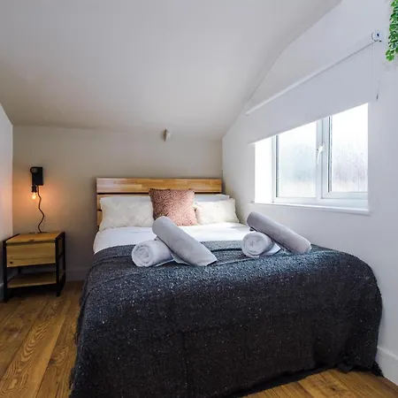 Four Bedroom Urban Hosted By Mcr Dens Manchester