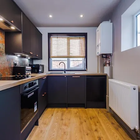 Holiday home Four Bedroom Urban Hosted By Mcr Dens