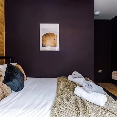 Four Bedroom Urban Hosted By Mcr Dens * Manchester