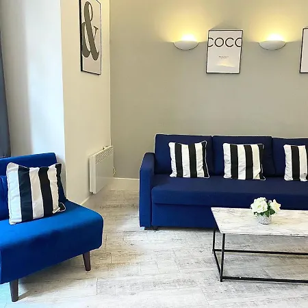 *new* Stylish & Modern Centre