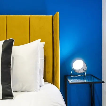 *new* Stylish & Modern Centre Apartment Manchester