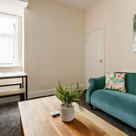 Feriehus Jetson House - Luxury 4-bed With King Size Bedroom Near Etihad *