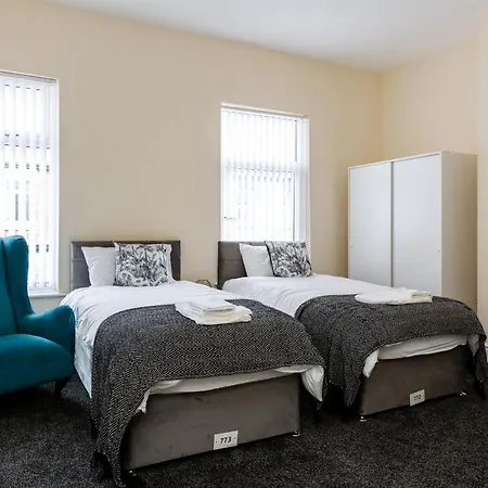 Feriehus Jetson House - Luxury 4-bed With King Size Bedroom Near Etihad Manchester