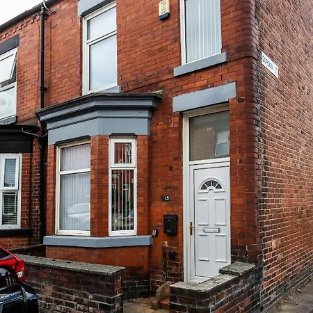 Jetson House - Luxury 4-bed With King Size Bedroom Near Etihad Feriehus *