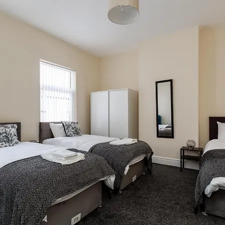 Jetson House - Luxury 4-bed With King Size Bedroom Near Etihad Feriehus *