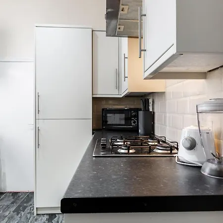 Feriehus Jetson House - Luxury 4-bed With King Size Bedroom Near Etihad