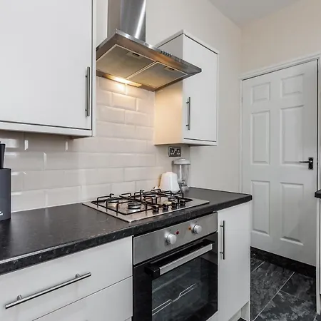 Feriehus Jetson House - Luxury 4-bed With King Size Bedroom Near Etihad Manchester