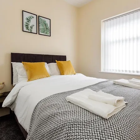 Jetson House - Luxury 4-bed With King Size Bedroom Near Etihad Manchester