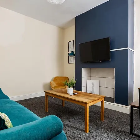 Jetson House - Luxury 4-bed With King Size Bedroom Near Etihad Manchester