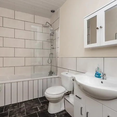 Feriehus Jetson House - Luxury 4-bed With King Size Bedroom Near Etihad Manchester