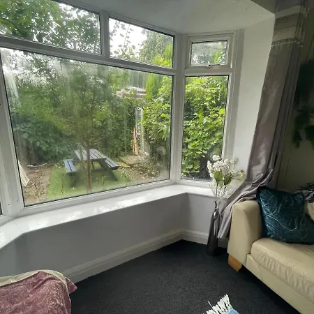 Private Studio Flat Great Location In Apartment Manchester