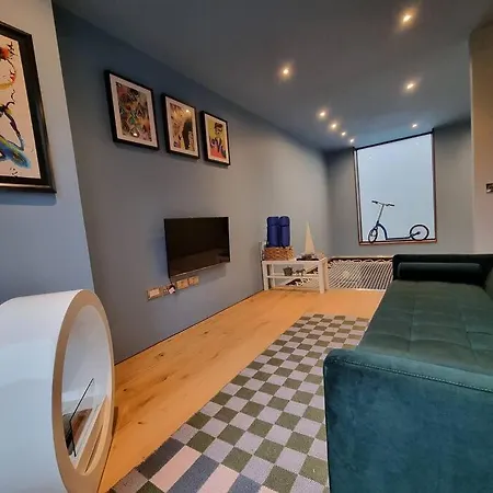 Апартаменты Stunning Luxury Centre Townhouse With Hot Tub Манчестер