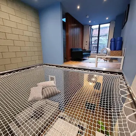 Stunning Luxury Centre Townhouse With Hot Tub Апартаменты *