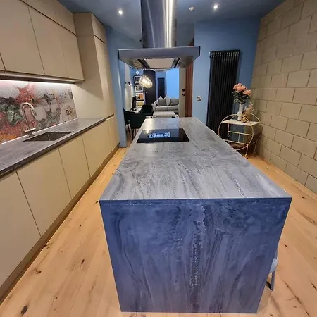 Stunning Luxury Centre Townhouse With Hot Tub Апартаменты