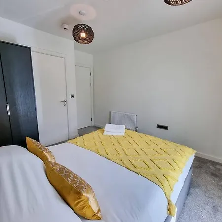 Luxury Centre Townhouse With Parking * Manchester