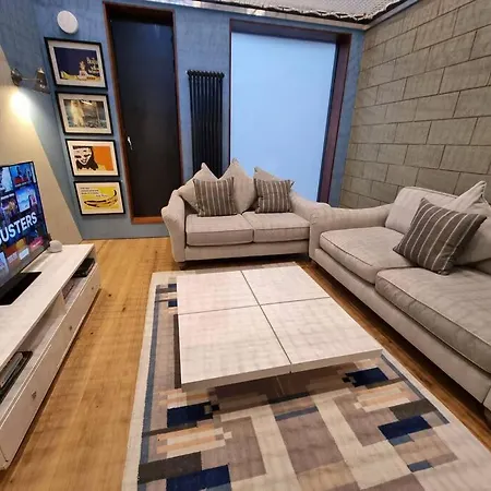 Stunning Luxury Centre Townhouse With Hot Tub *