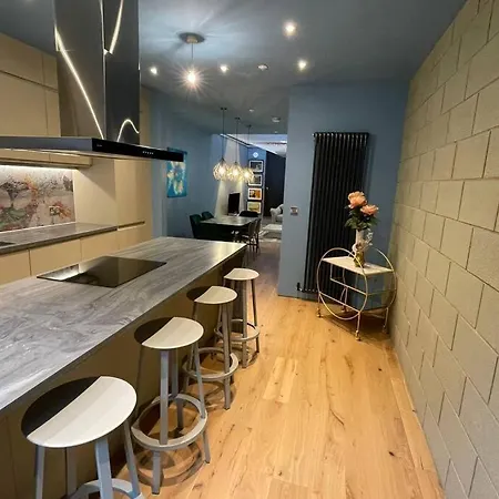 Stunning Luxury Centre Townhouse With Hot Tub * Манчестер