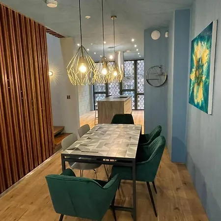 Stunning Luxury Centre Townhouse With Hot Tub 아파트