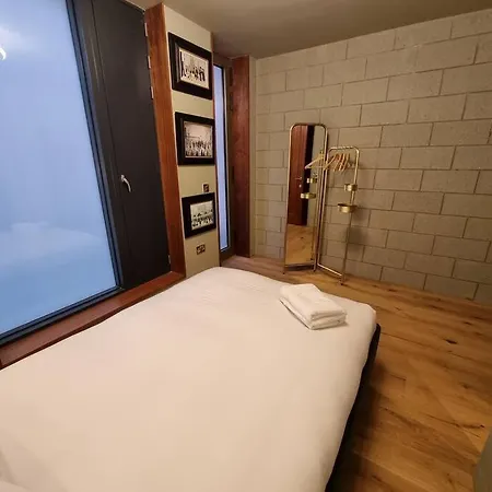 Stunning Luxury Centre Townhouse With Hot Tub Манчестер