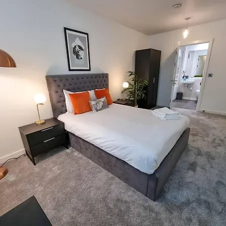 בית נופש Luxury Centre Townhouse With Parking מנצ'סטר