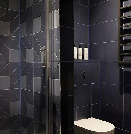 Апартаменты Stunning Luxury Centre Townhouse With Hot Tub Манчестер