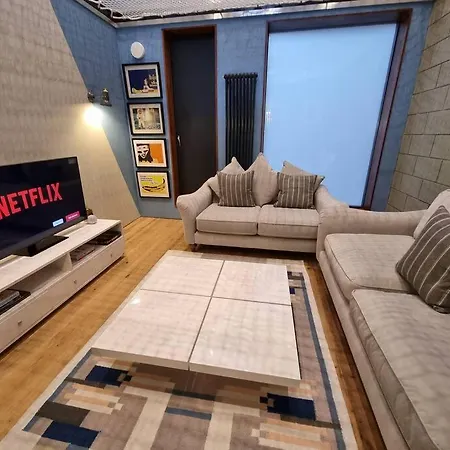 Stunning Luxury Centre Townhouse With Hot Tub Манчестер