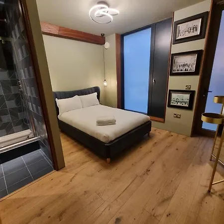 Stunning Luxury Centre Townhouse With Hot Tub *